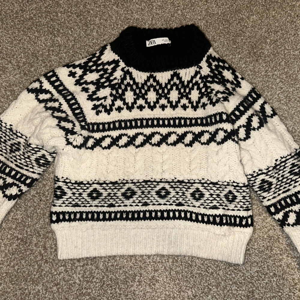 Zara Black and White Knit Sweater